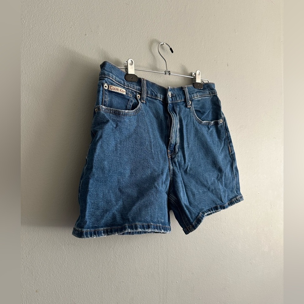 Calvin Klein 90’s fit mid thigh shorts size 29 - Picture 3 of 9